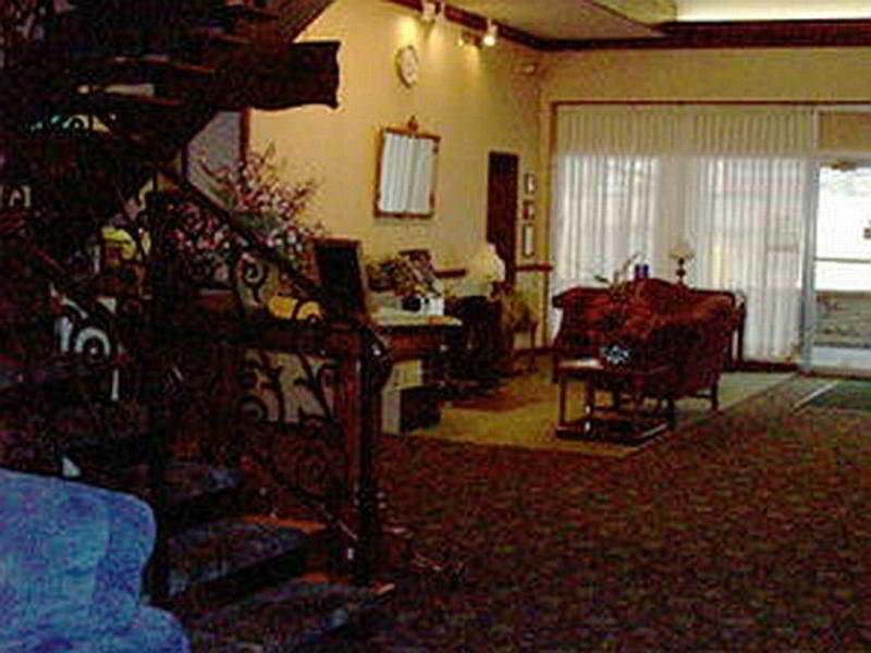 Travelodge By Wyndham Bedford Interior photo