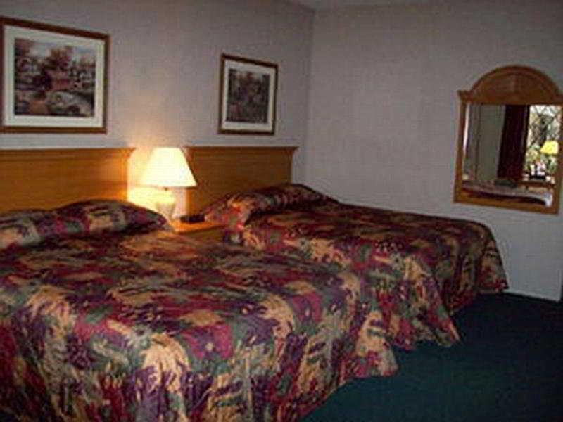 Travelodge By Wyndham Bedford Room photo